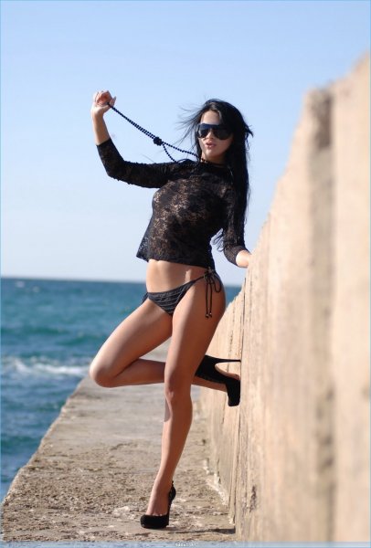 Она хотела прыгнуть в воду (17 фото)