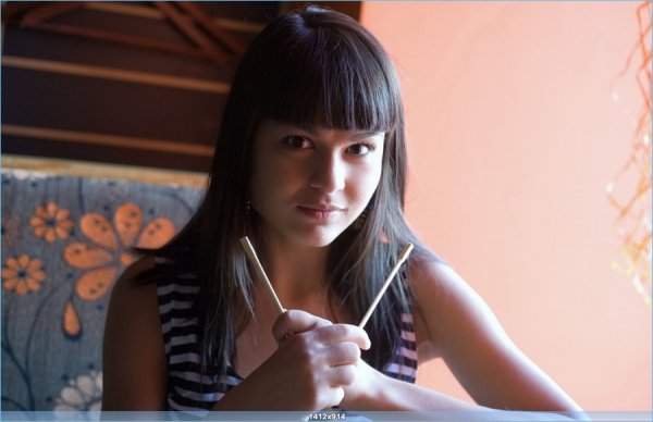 Трахается с вещами (20 фото)