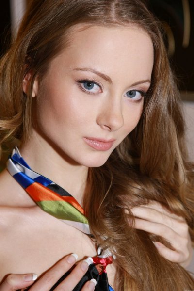 Цыпонька с раздвинутыми ногами