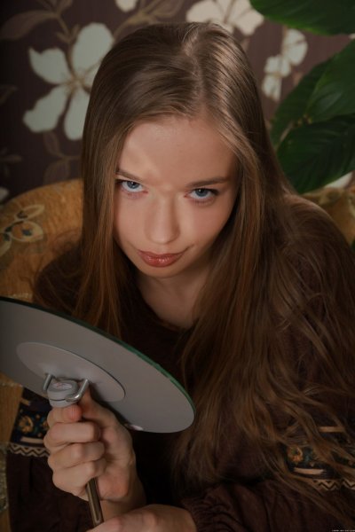 Похожа на дешевую проститутку