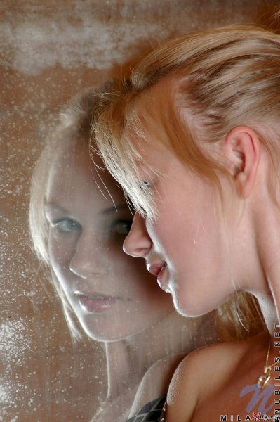 Девушка в зазеркалье