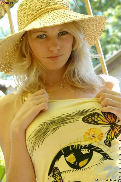 Девушка в шляпке