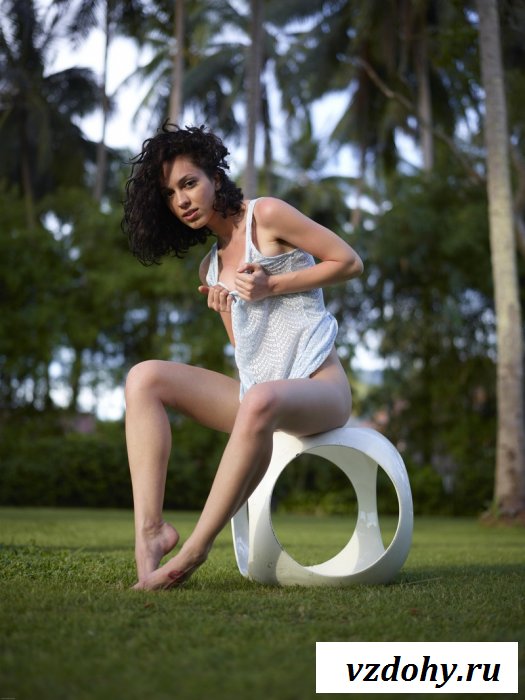 Эндежели на табурете. 