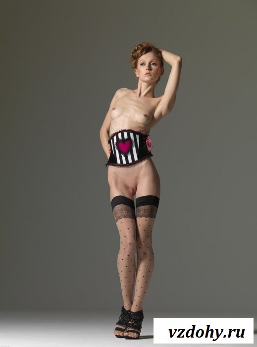 худая профессиональная модель.