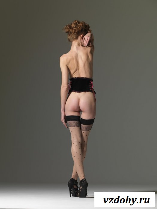 худая профессиональная модель.