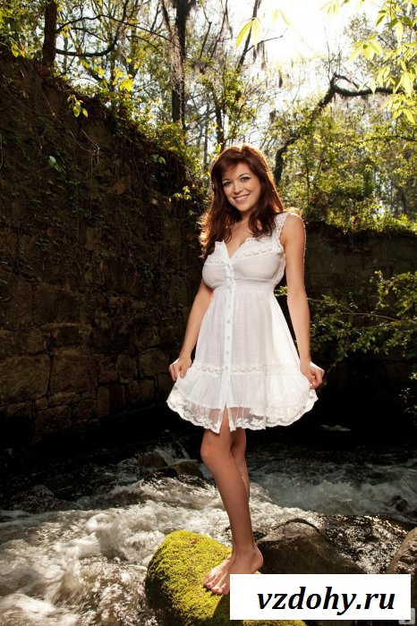 Голые дойки у родника