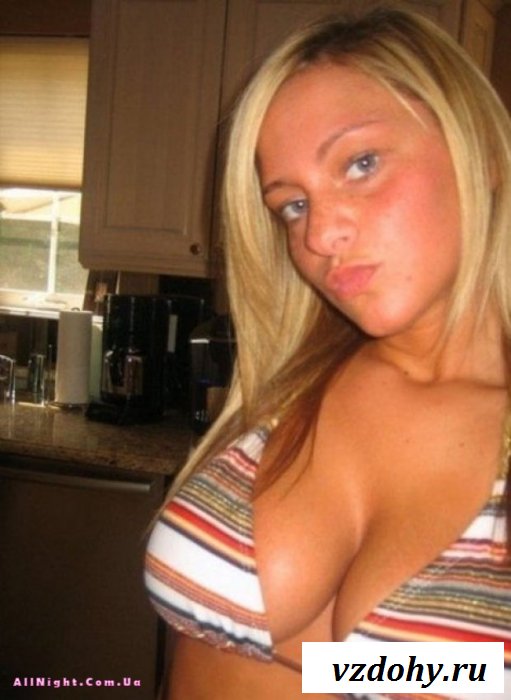 Тёлочки, которые пытаются соблазнить (20 фотографий)