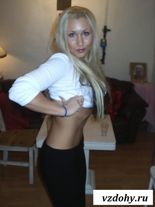 Зрелая сучка на зимней рыбалке