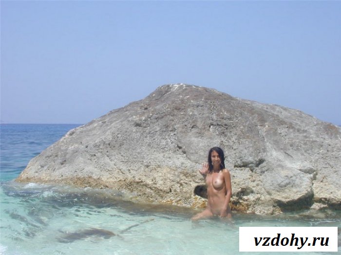 Красотка в море как русалка