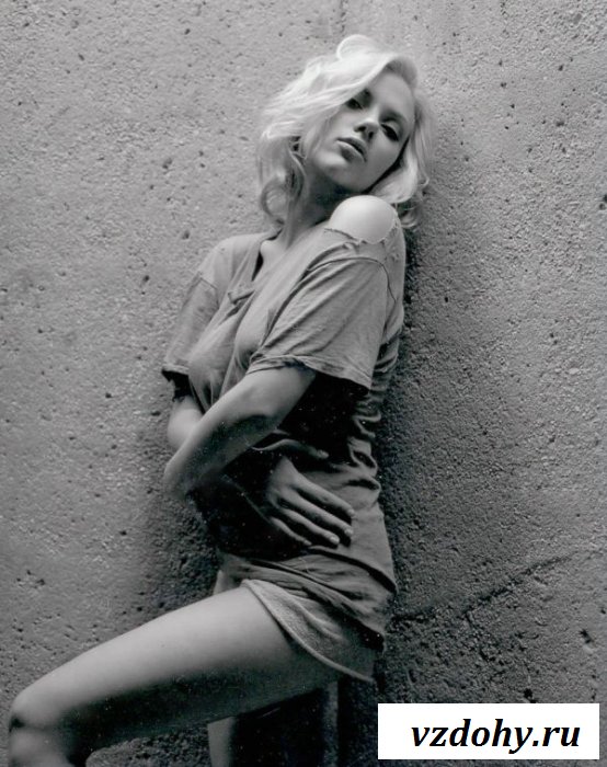 Девка с буферами хочет секса