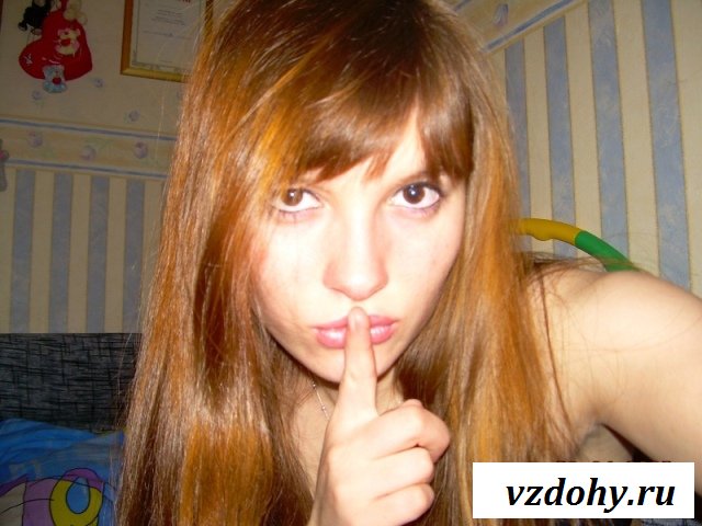 Пышечка с сексуальным животиком