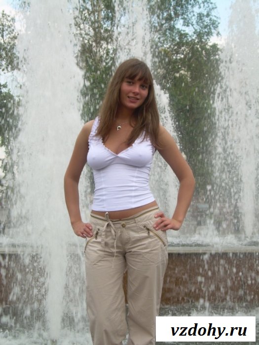 Пышечка с сексуальным животиком