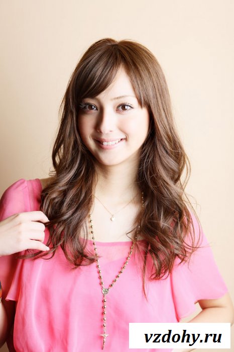 Симпатичная малышка в рубашке