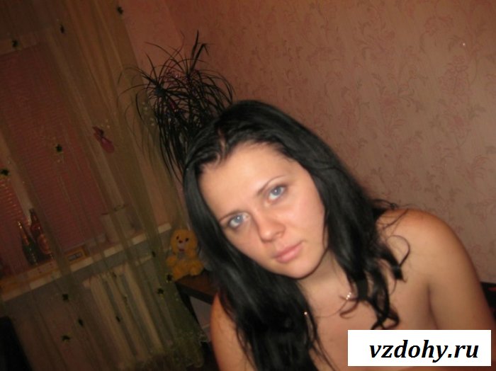 Удовлетворённая путана в лепестках