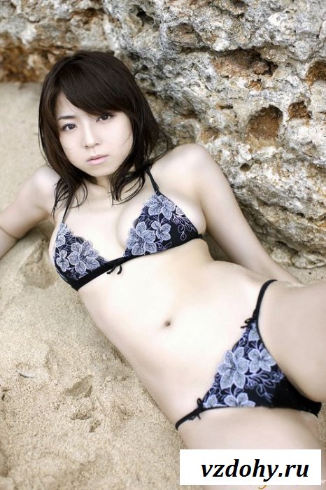 Недотрога демонстрирует сиськи