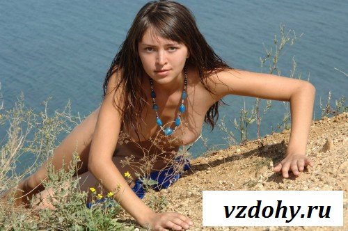 Пассия соблазняет своими длинными ножками