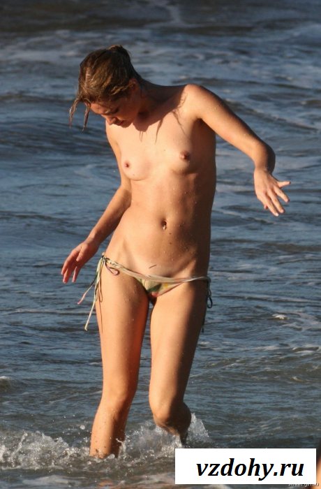 Великолепная модель Юлия Орден на пляже