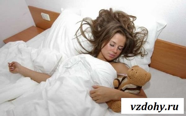 Сладкая певичка Алекса голая и одетая