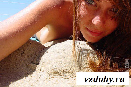 Пляжный сезон с обнаженными сиськами