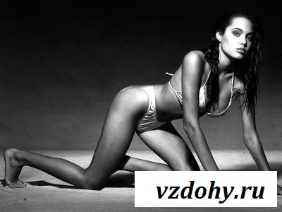 Красивые сиськи Анджелины Джоли