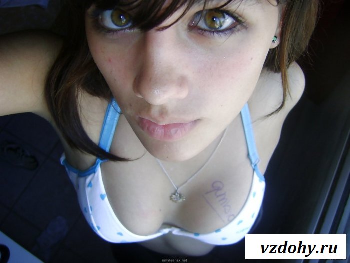 Обнаженная любительница с сексуальным станком