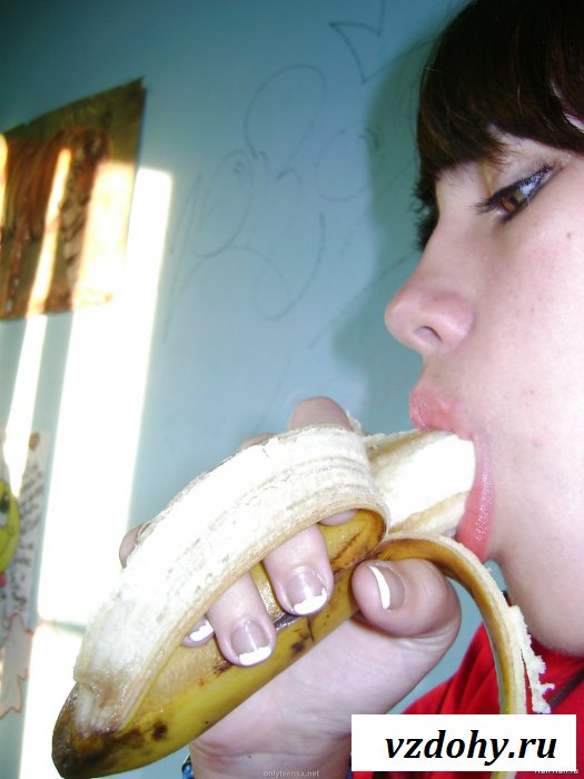 Обнаженная любительница с сексуальным станком