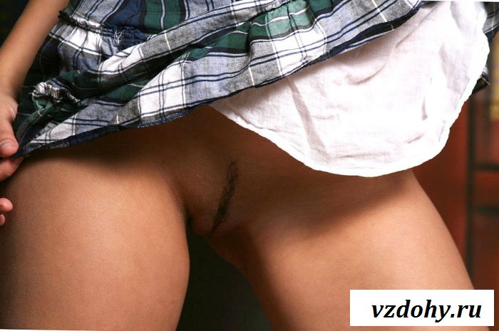 Продемонстрировала грудастое тело в библиотеке