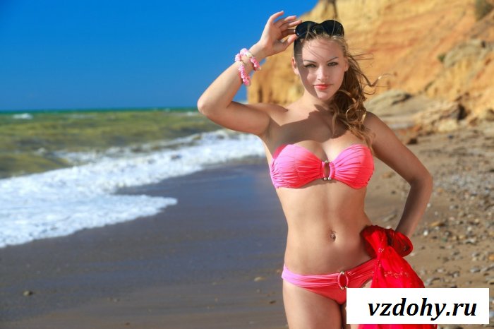 Гимнастика от раздетой сисястой у моря