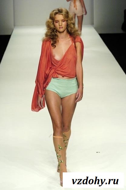 Обнаженная знаменитость Rosie Huntington уличена в разврате