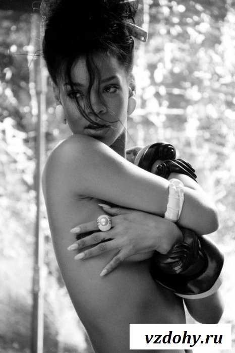 Знаменитость Rihanna в роли эротичной амазонки