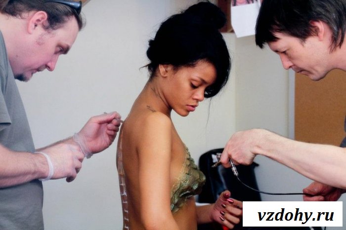 Знаменитость Rihanna в роли эротичной амазонки