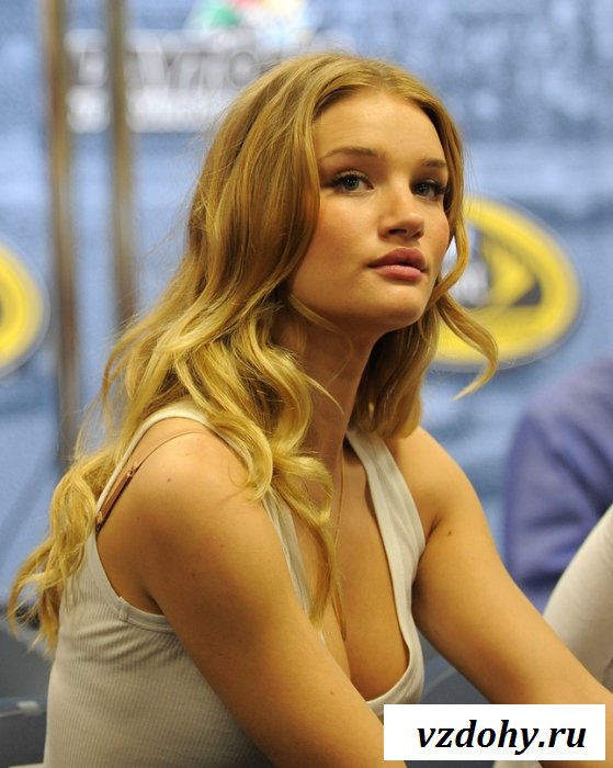 Обнаженная знаменитость Rosie Huntington уличена в разврате