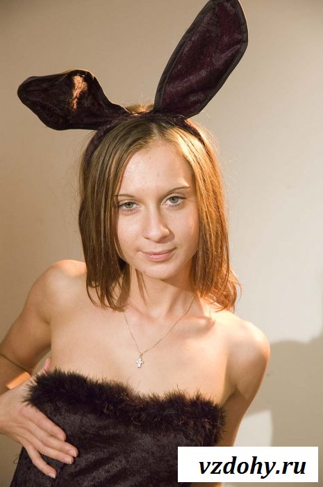 Умелица подразнить с обнаженной писькой