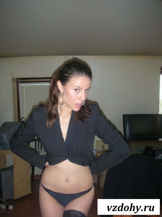 Шатенчока сделала эротичные частные фото