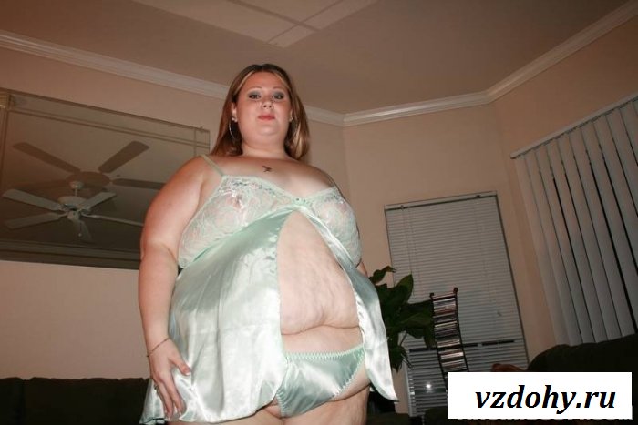 Впечатляюще толстая обнаженная баба
