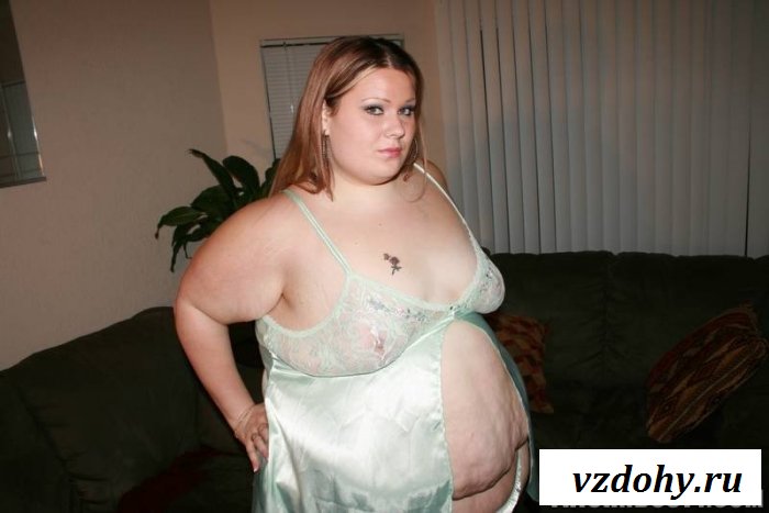 Впечатляюще толстая обнаженная баба