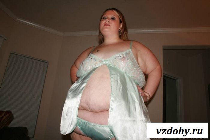 Впечатляюще толстая обнаженная баба