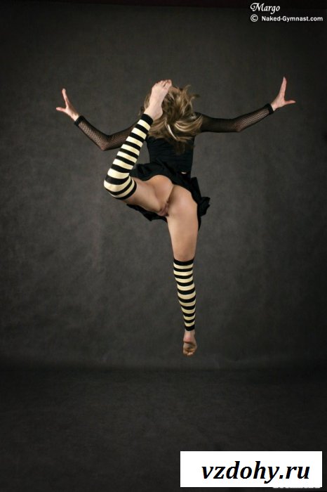 Фантастические позы стройной похабницы