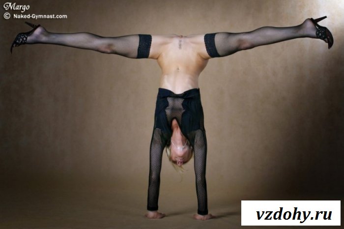 Фантастические позы стройной похабницы