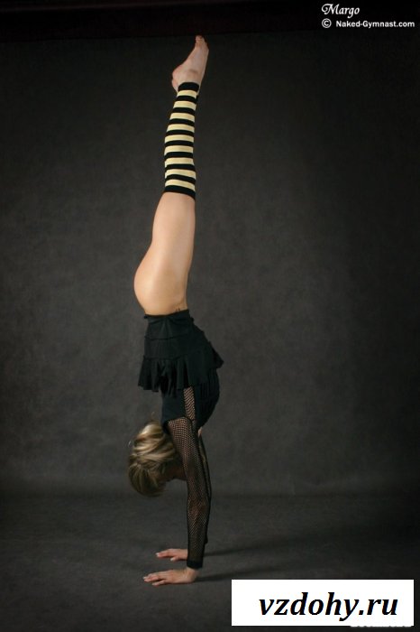 Фантастические позы стройной похабницы