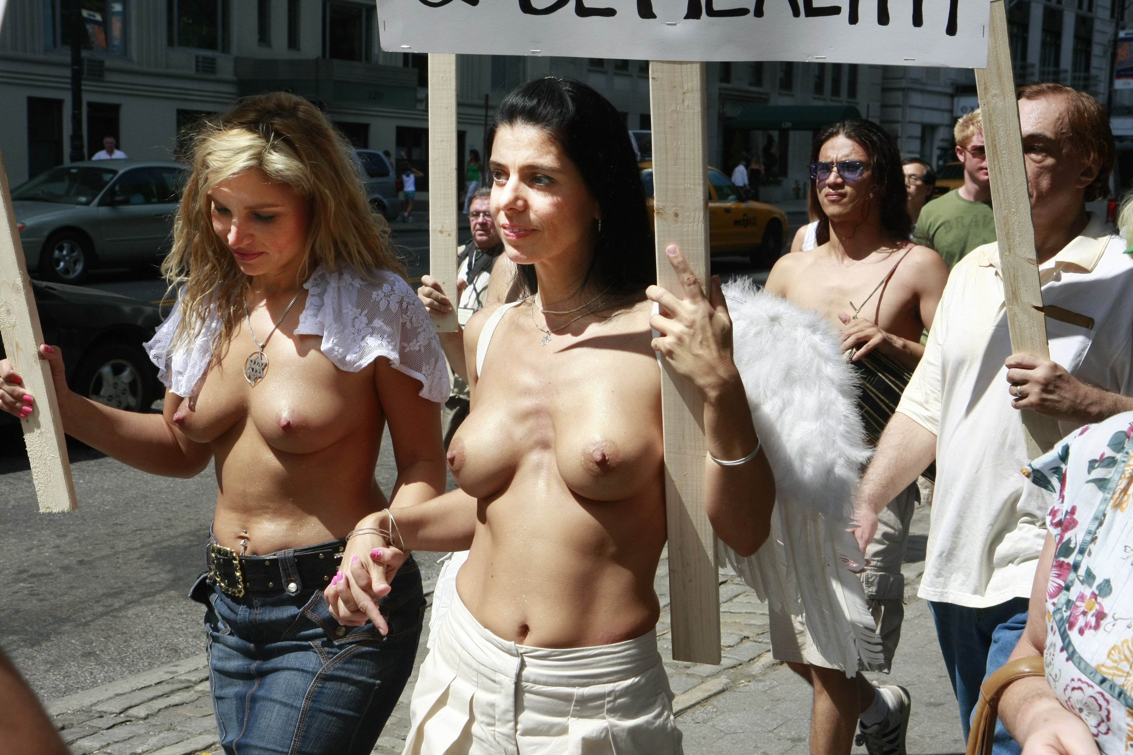 женщины ходят голыми фото 105