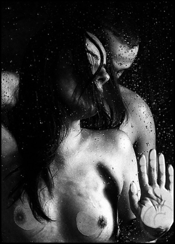 Девушка на грани фола ню