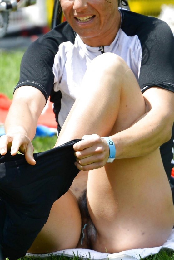 Спортивные попки без трусиков