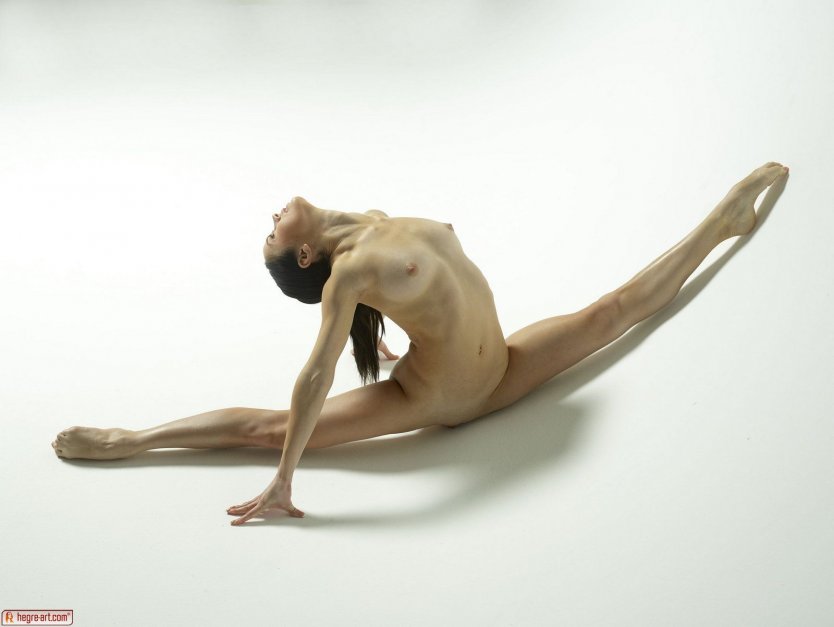 Студийное ню спортсменка