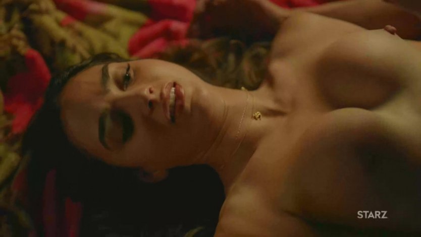 Голая супергёрл Меллиса Беноист