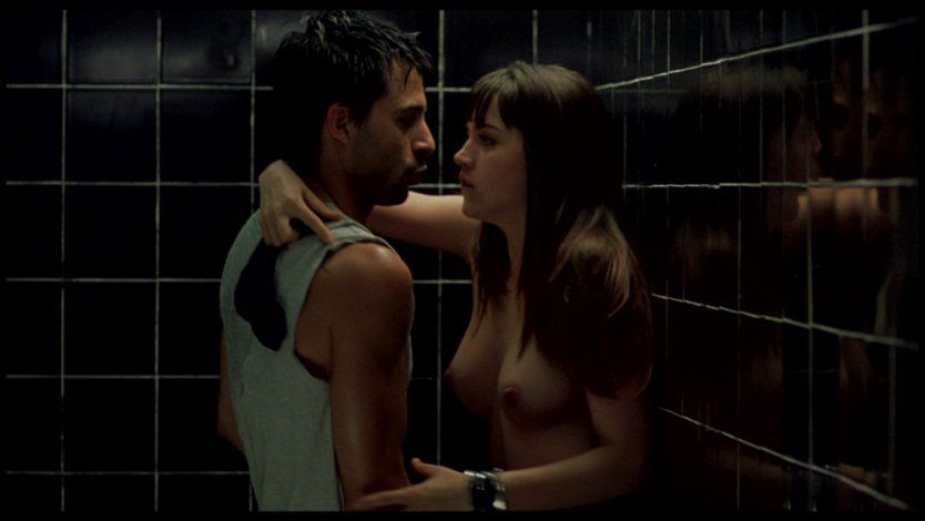 Ана де Армас голая в фильме