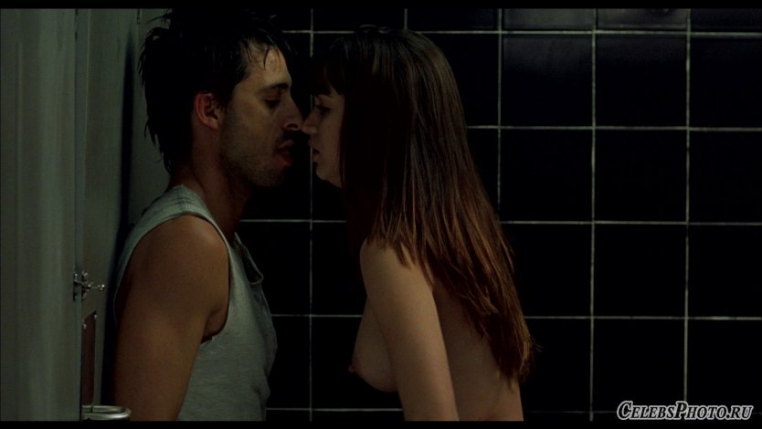 Ана де Армас фото постельные