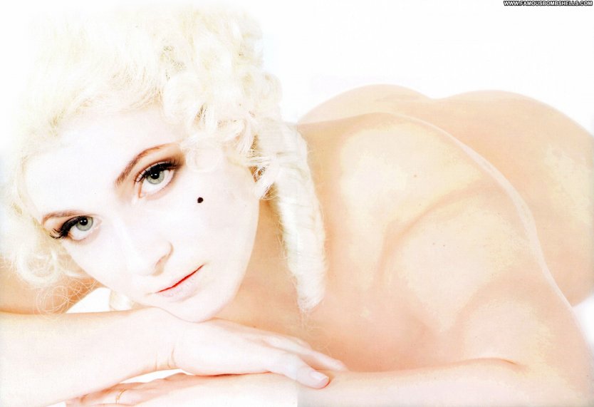 Анна Сбитная голая в чулках