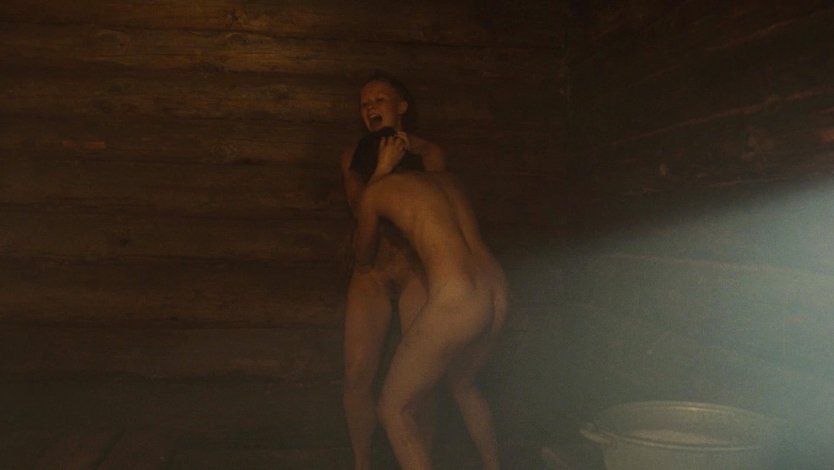 Юлия Пересильд край баня