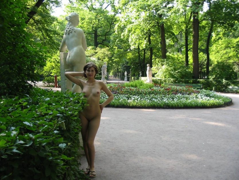 Голышом в парке частное